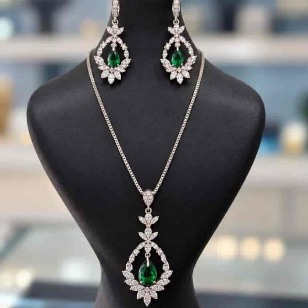 نیم ست نقره اشک نگین سبز طرح زمرد
